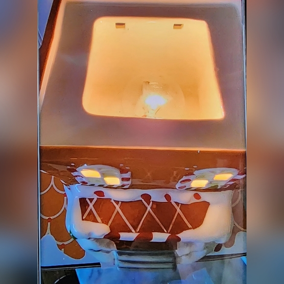 NIB.2015 Scentsy Limited Edition Ginger Bread House. Scentsy Warmer and Ornament - Picture 13 of 13